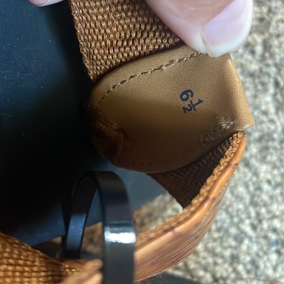 Yellow box brown strap flip flop 6 1/2 - Picture 2 of 4